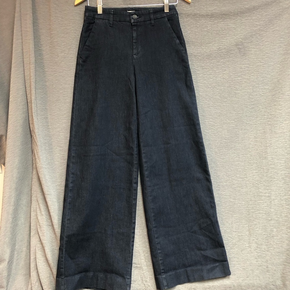 A new day size 4 dark wide leg, jeans, button, zipper, deep front pockets